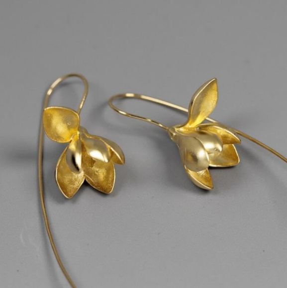 Little Flower Blossom Earrings 3D Gold Flowers Modern Botanical Nature New - Picture 2 of 5